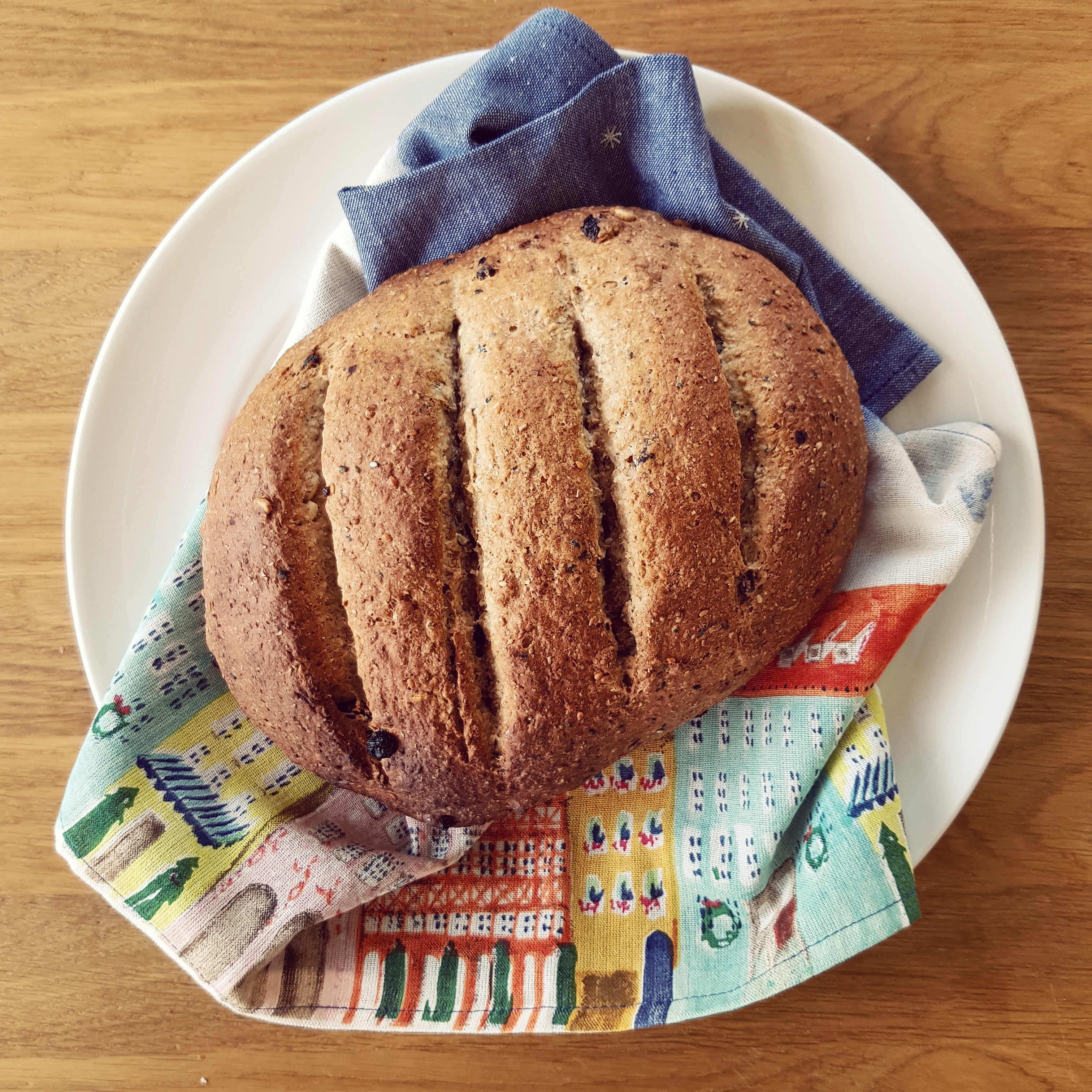 Wholemeal Rye Bread with Currants and Seeds